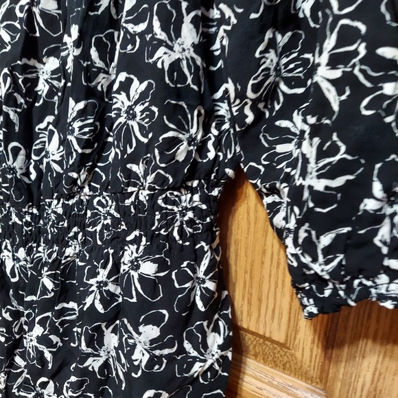 Banana Republic Off the Shoulder Black Floral Romper Large - Picture 5 of 8